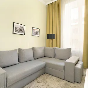 Jasne Studia Very Berry W Centrum Poznania By Renters Apartment