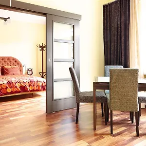 Lovely Funky Flat Near Royal Park Poland